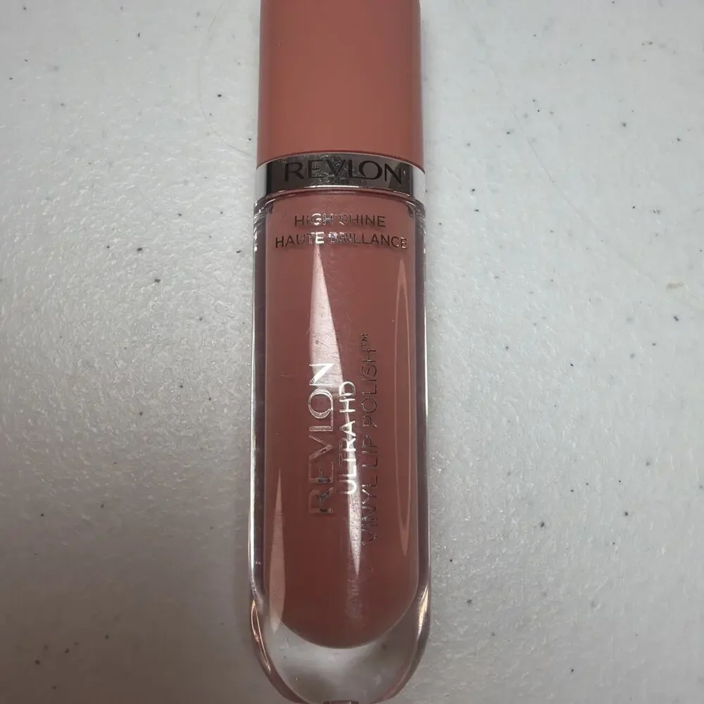 Revlon Ultra HD Vinyl Lip Polish Liquid Lipstick 950 Act Natural NEW 💄